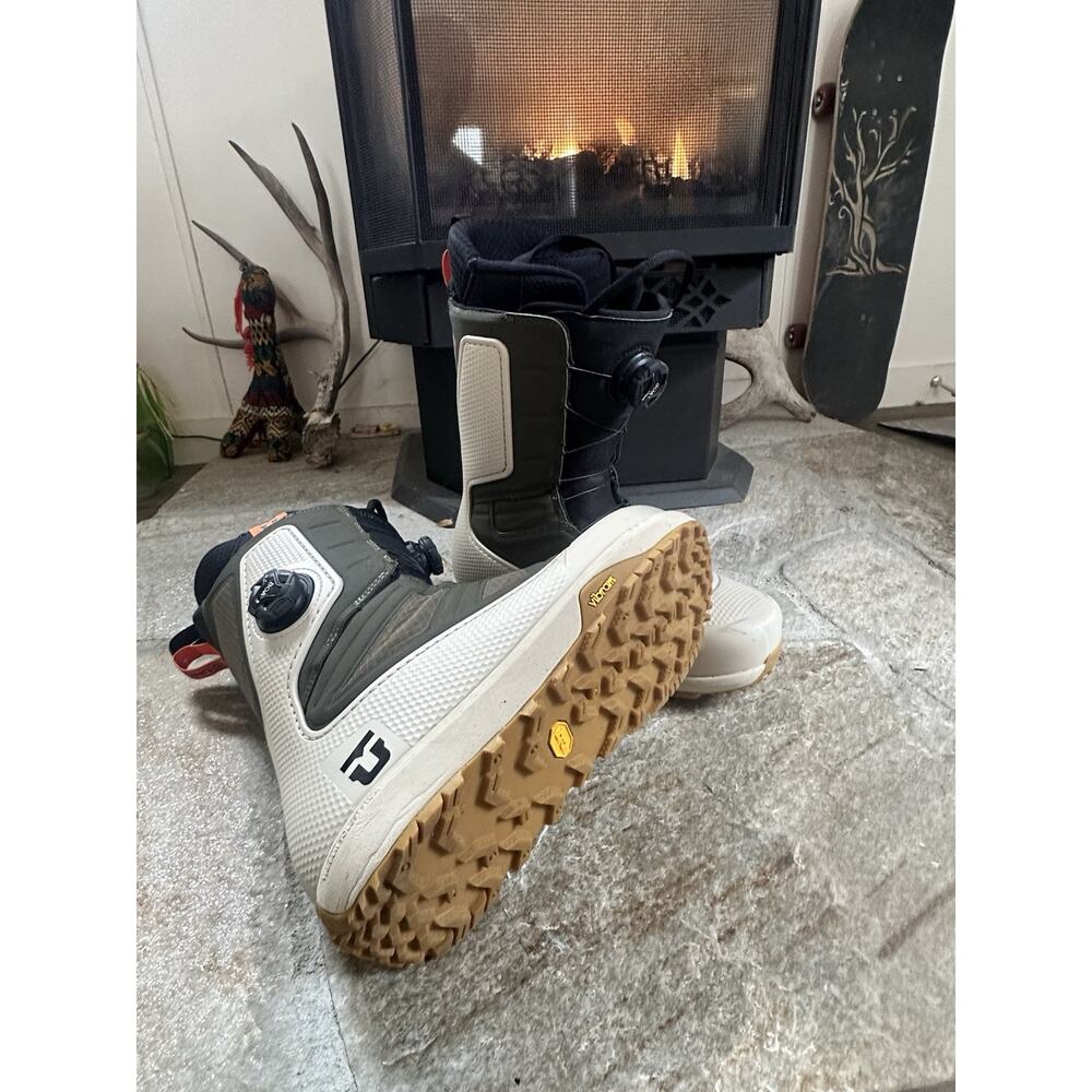 2027 Union Reset Pro Snowboard Boots 10.5 Tan & Green Worn Twice For Photo Shoot